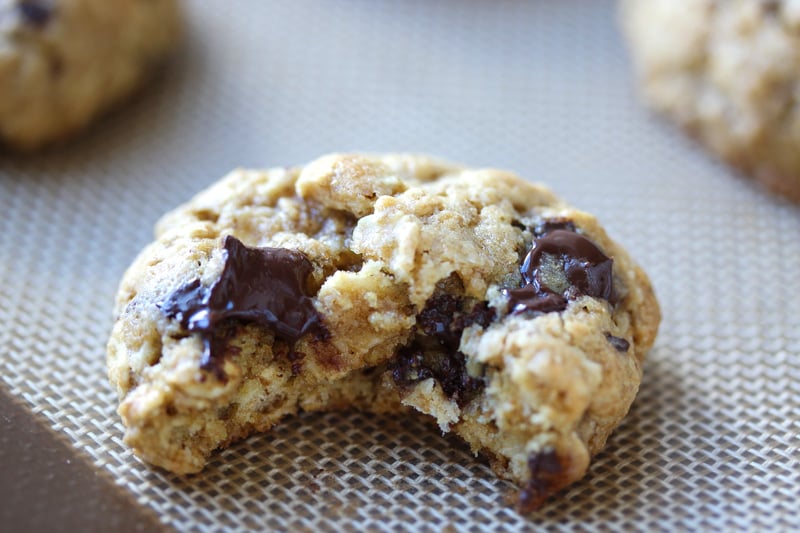 Chewy Coconut Oil Dark Chocolate Chip Oat Cookies {Whole Wheat