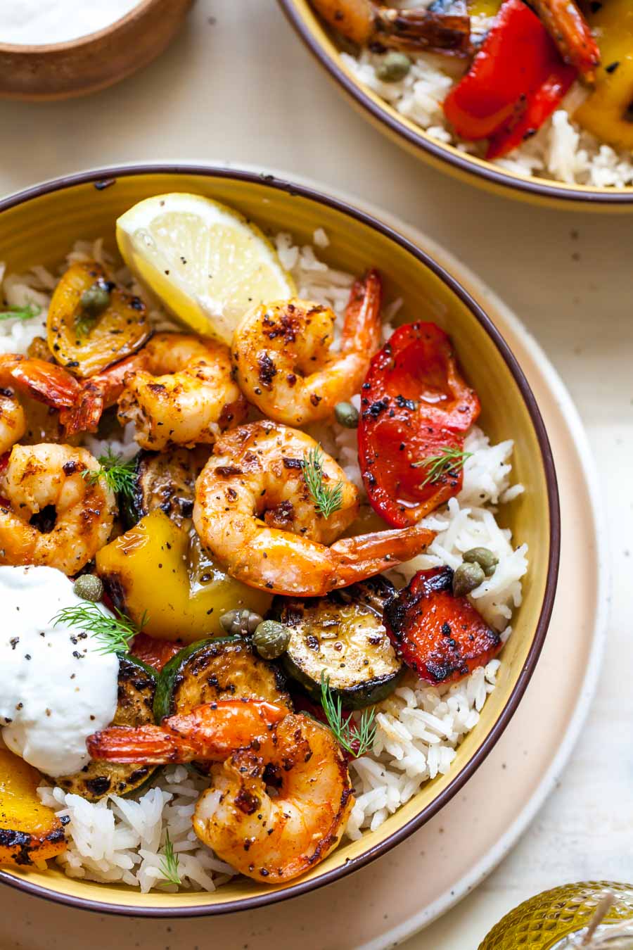 https://dishingouthealth.com/wp-content/uploads/2017/02/GreekShrimpBowls.jpg