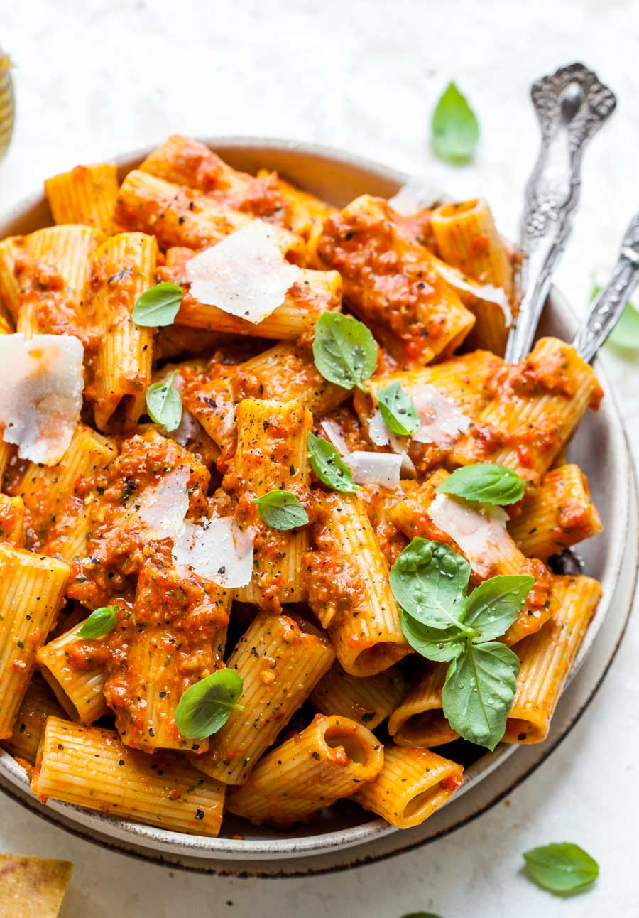 One pot pasta with chicken, sundried tomatoes and edamame beans