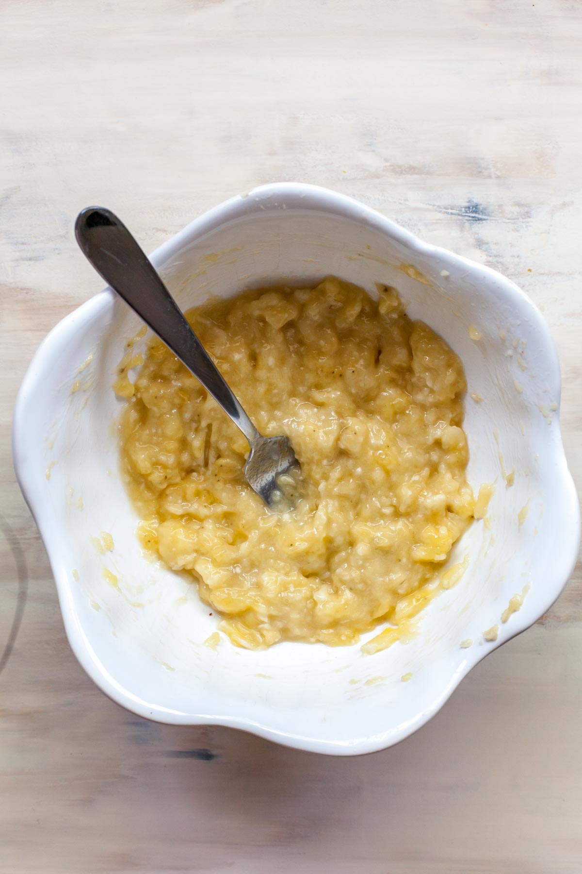 banana-peanut-butter-and-oat-protein-bars-dishing-out-health