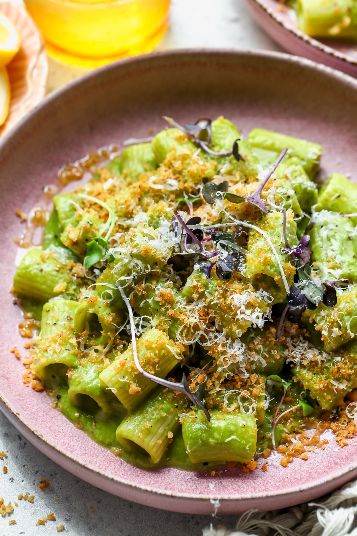 Creamy Caramelized Leek Pasta styled in a pink serving bowl.